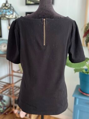 Black Short Sleeve Back Zipper Top Size Medium
